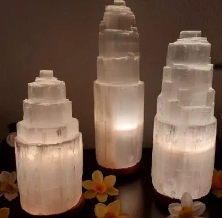 lamparas de selenita diferentes tamaños algo muy natural